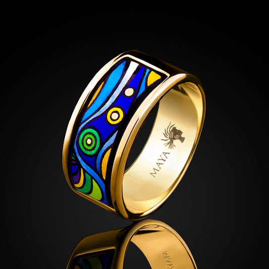 Elegancki pierścionek z emalii jubilerskiej pokrytej 18K złotych. W podstawie dizajnu - obraz Van Gogha „Gwiaździsta noc”.